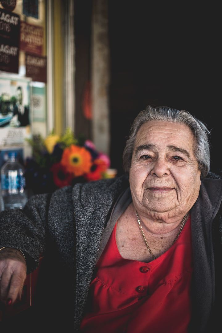 files/mature-woman-sitting-outside-of-restaurant.jpg